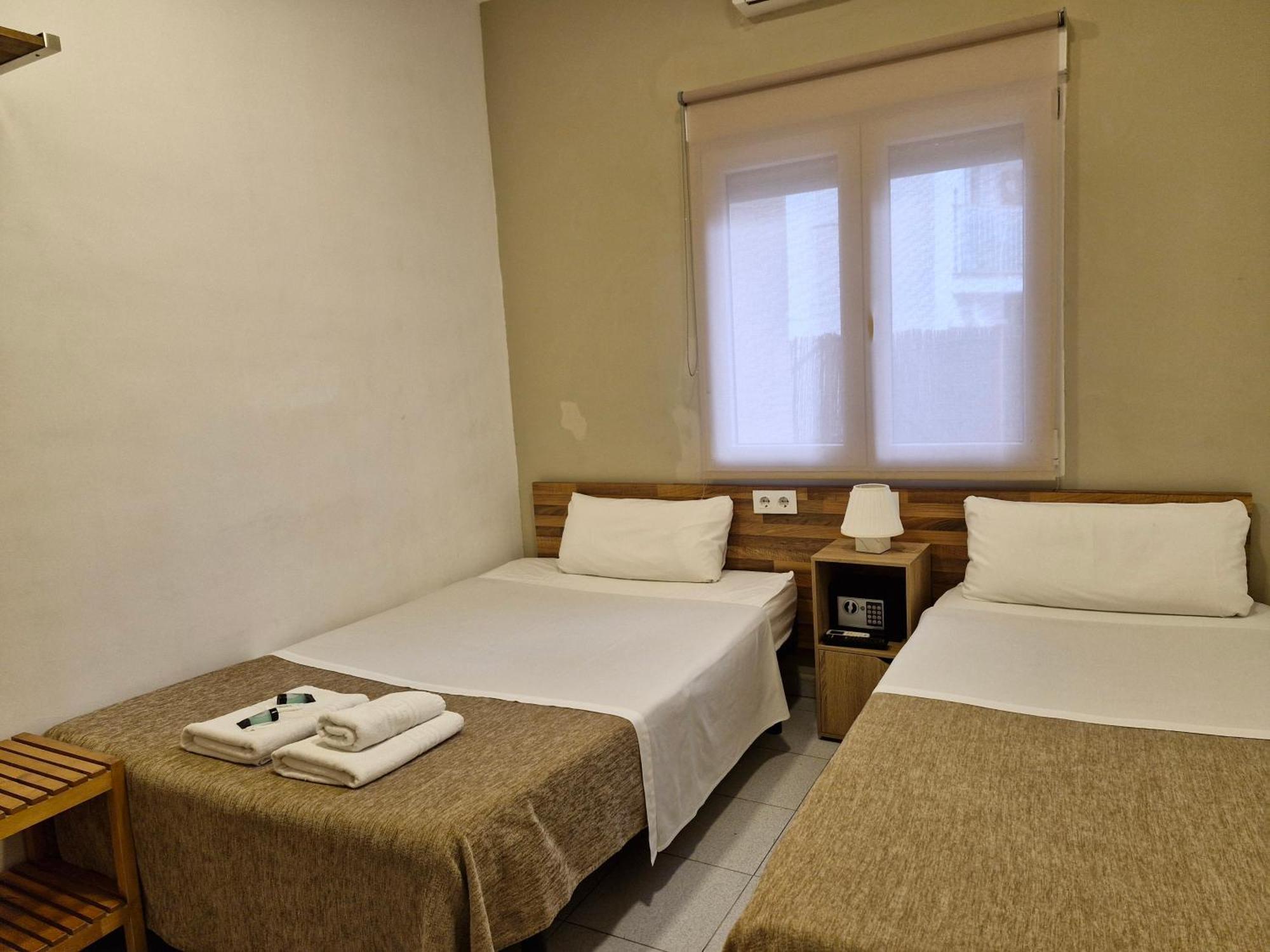 Hostal Elkano Barcelona Bagian luar foto