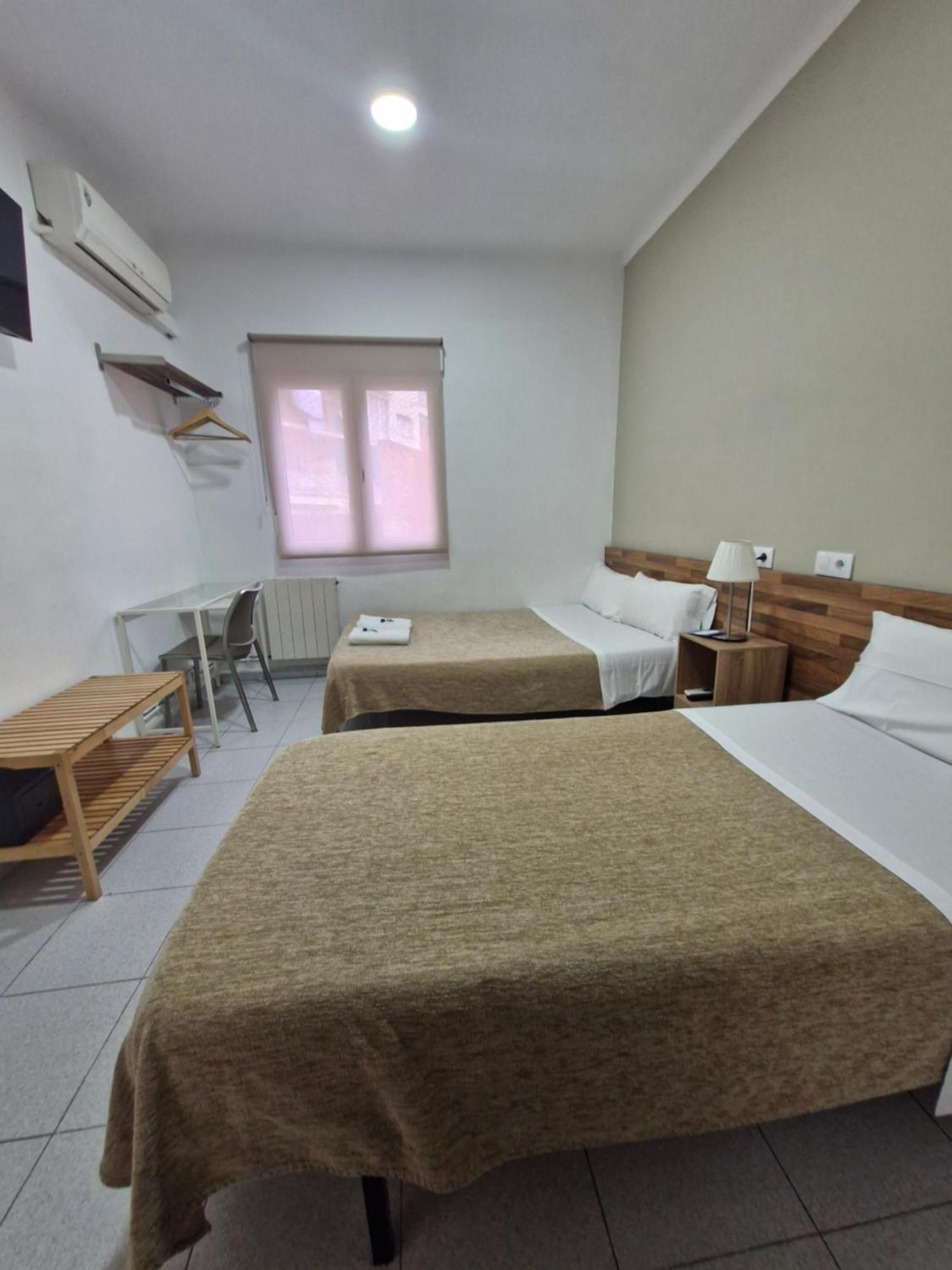 Hostal Elkano Barcelona Bagian luar foto