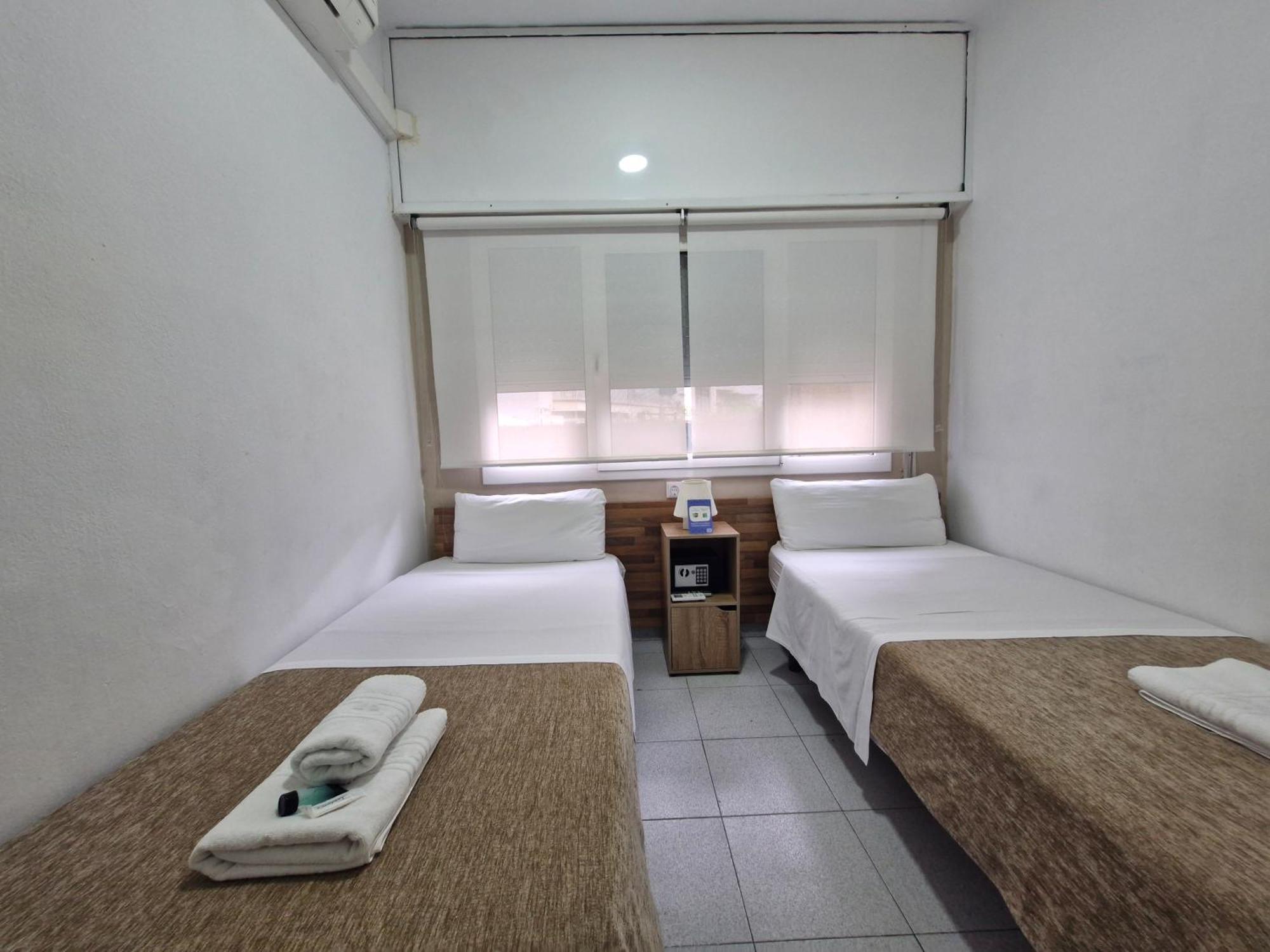 Hostal Elkano Barcelona Bagian luar foto