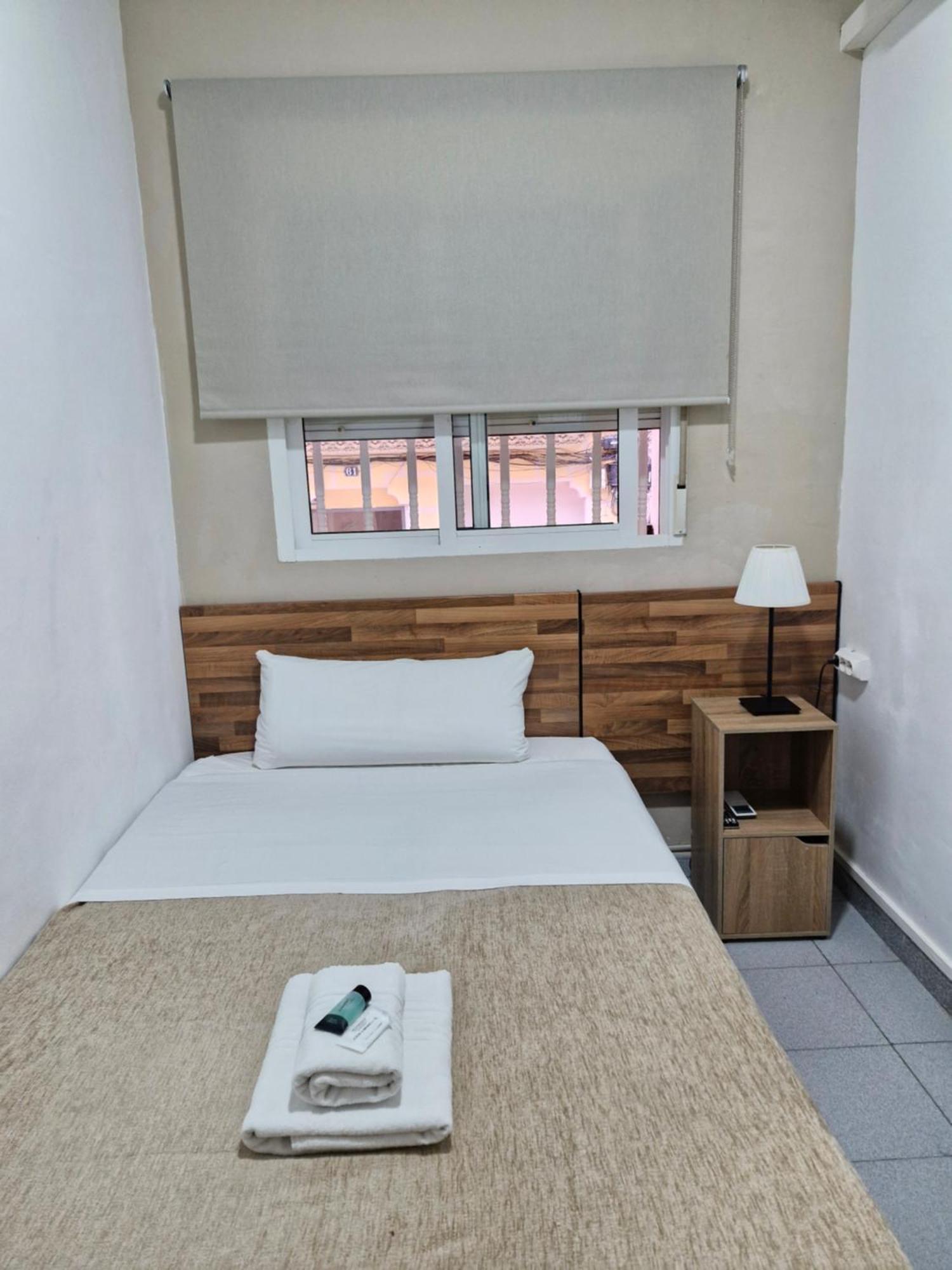 Hostal Elkano Barcelona Bagian luar foto